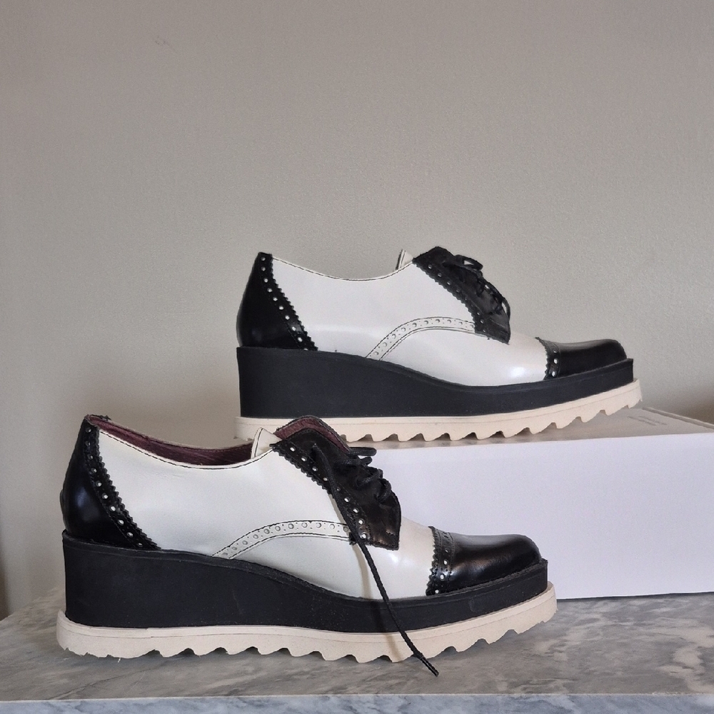 Sixtyseven Platform Wing Tipped Leather Oxford Pointed Toe, Black White Size 9